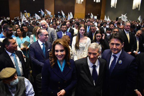 Zury Ríos y Ricardo Quiñonez avanzan en la carrera electoral