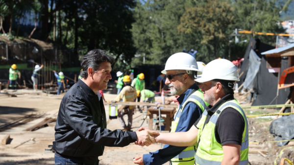 El Alcalde Ricardo Quiñonez anuncia que la construcción del Nuevo Puente Adolfo Mijangos López está en su fase final.