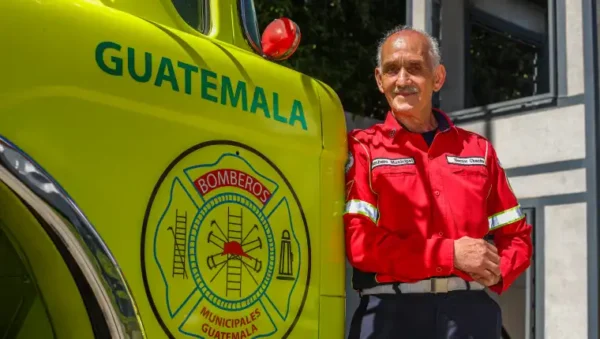 los Bomberos Voluntarios y Municipales de Guatemala atendieron una gran cantidad de emergencias, destacando accidentes de tránsito, incendios y quemaduras por pirotecnia.