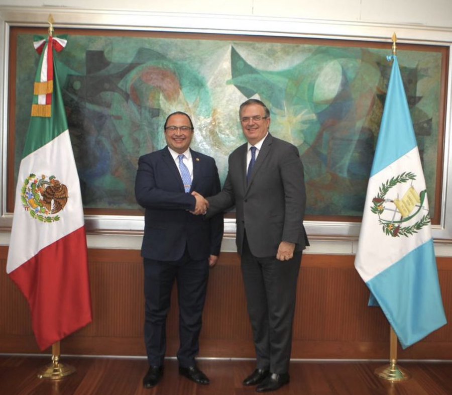 Mario Adolfo Búcaro Flores, se encuentra con Secretario de Relaciones Exteriores de México