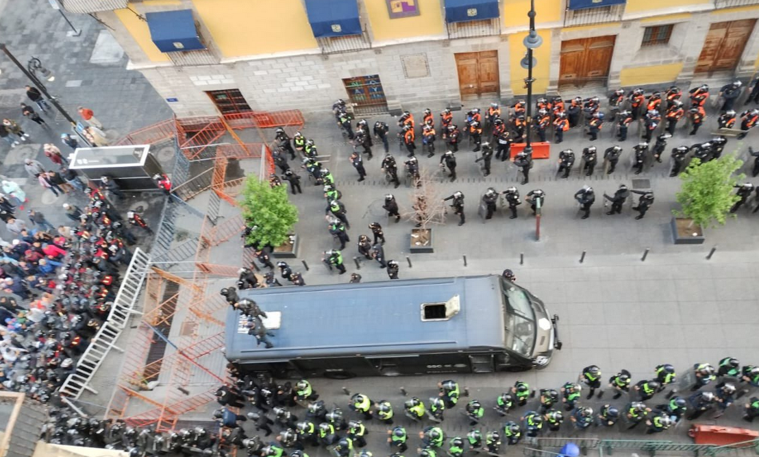 Enfrentamiento entre la CNTE y policías en el centro de la CDMX