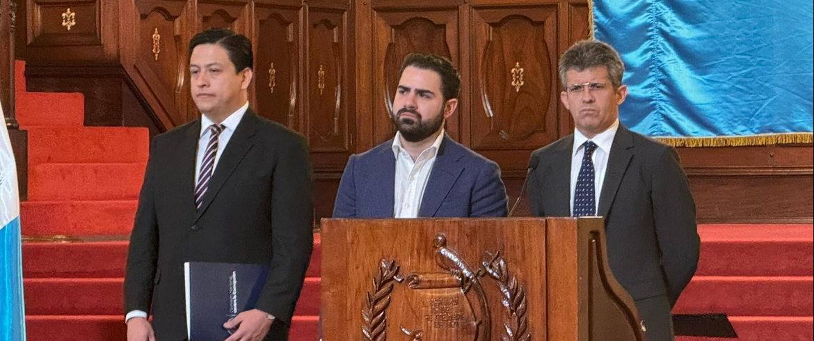 En un movimiento significativo para el sector de salud en Guatemala, el presidente Bernardo Arévalo ha designado a Joaquín Barnoya Pérez como el nuevo ministro de Salud.