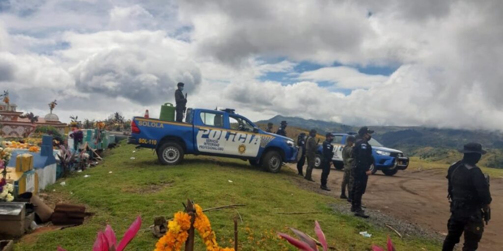 Para evitar un colapso en los ingresos a los cementerios, La Policía Municipal de Transito realizara cierres perimetrales.