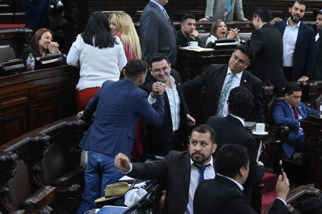 Con 122 votos a favor, el Congreso aprueba de urgencia una ley clave para promover la competencia y proteger a los consumidores.