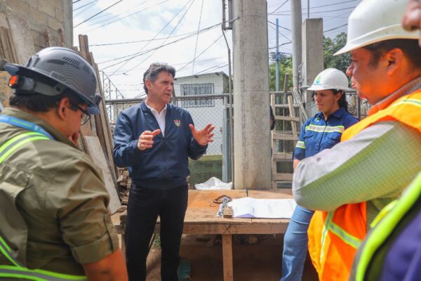La Municipalidad de Guatemala, bajo la dirección del alcalde Ricardo Quiñonez, optimiza la distribución de agua en la ciudad.