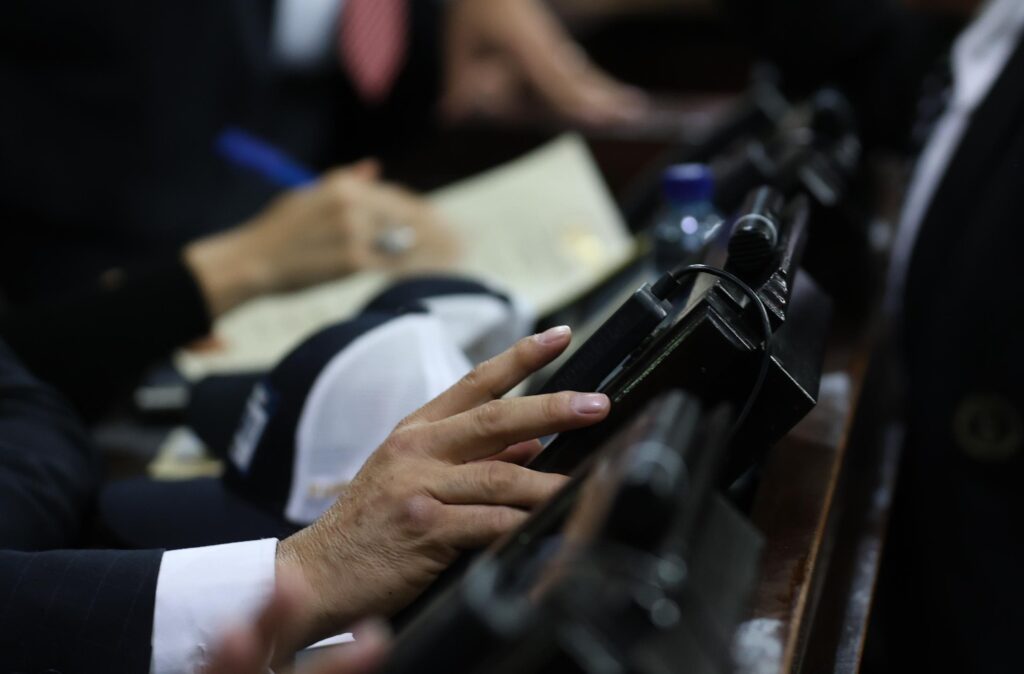 Con 122 votos a favor, el Congreso aprueba de urgencia una ley clave para promover la competencia y proteger a los consumidores.