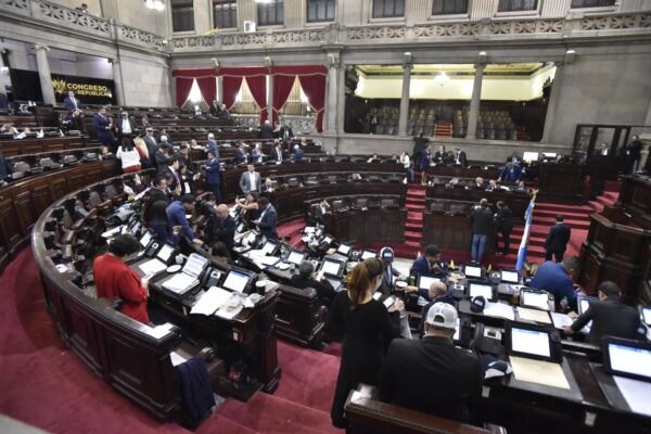 Con 122 votos a favor, el Congreso aprueba de urgencia una ley clave para promover la competencia y proteger a los consumidores.