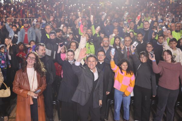 Ricardo Quiñónez inaugura el Festival Navideño 2024