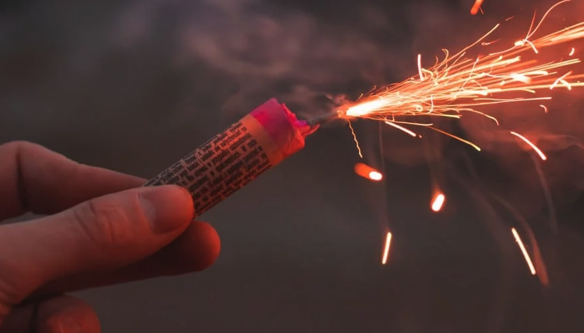 Los Bomberos Municipales ofrecen recomendaciones clave sobre el uso seguro de la pirotecnia durante las fiestas de fin de año.