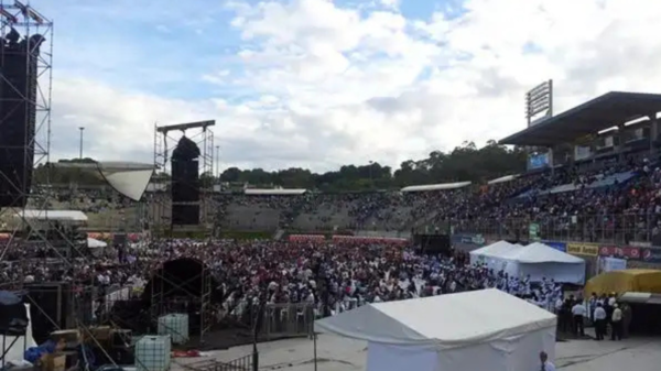 La Proclama Profética 2025 es un evento religioso que simboliza la unidad y el fortalecimiento espiritual, reflejando la fe y devoción de los guatemaltecos.