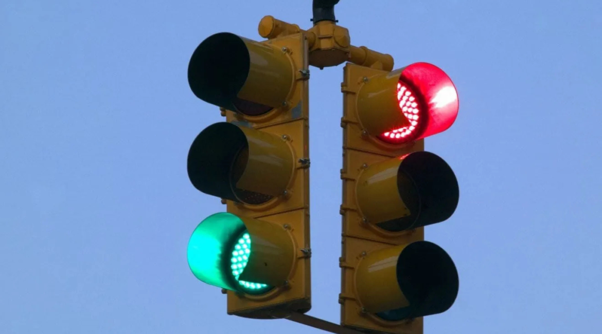 El proyecto de semáforos inteligentes en la Ciudad de Guatemala avanza en la zona 1, con 54 intersecciones en proceso.