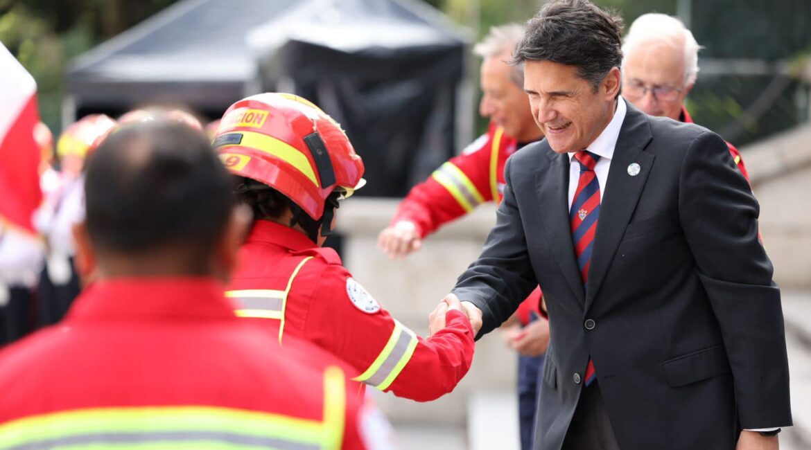 Ricardo Quiñónez en la nueva promoción de Bomberos Municipales
