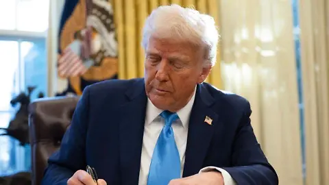 Trump agradece a Guatemala por aumentar vuelos de deportados