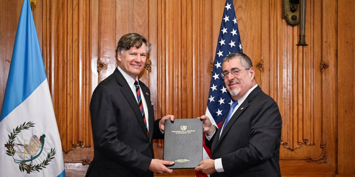 Bernardo Arévalo y Christopher Landau