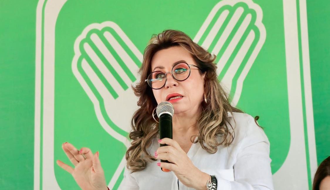 Exdependencia de Sandra Torres compró laptops a más de 30% de sobreprecio.