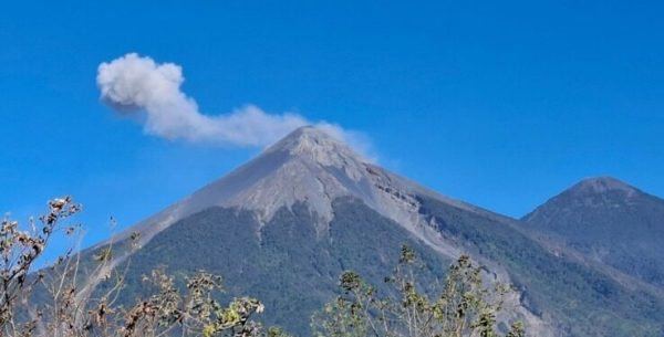 Reportan que se activó una alerta por actividad en el volcán de Fuego.