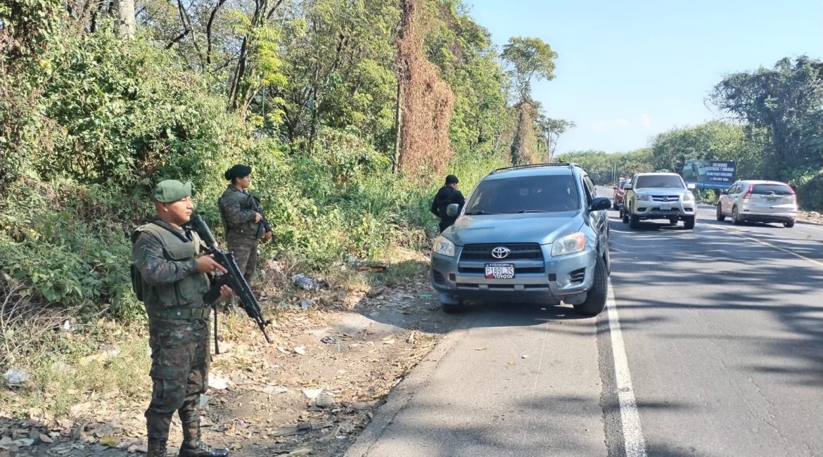 Guatemala reforzó su frontera con México.