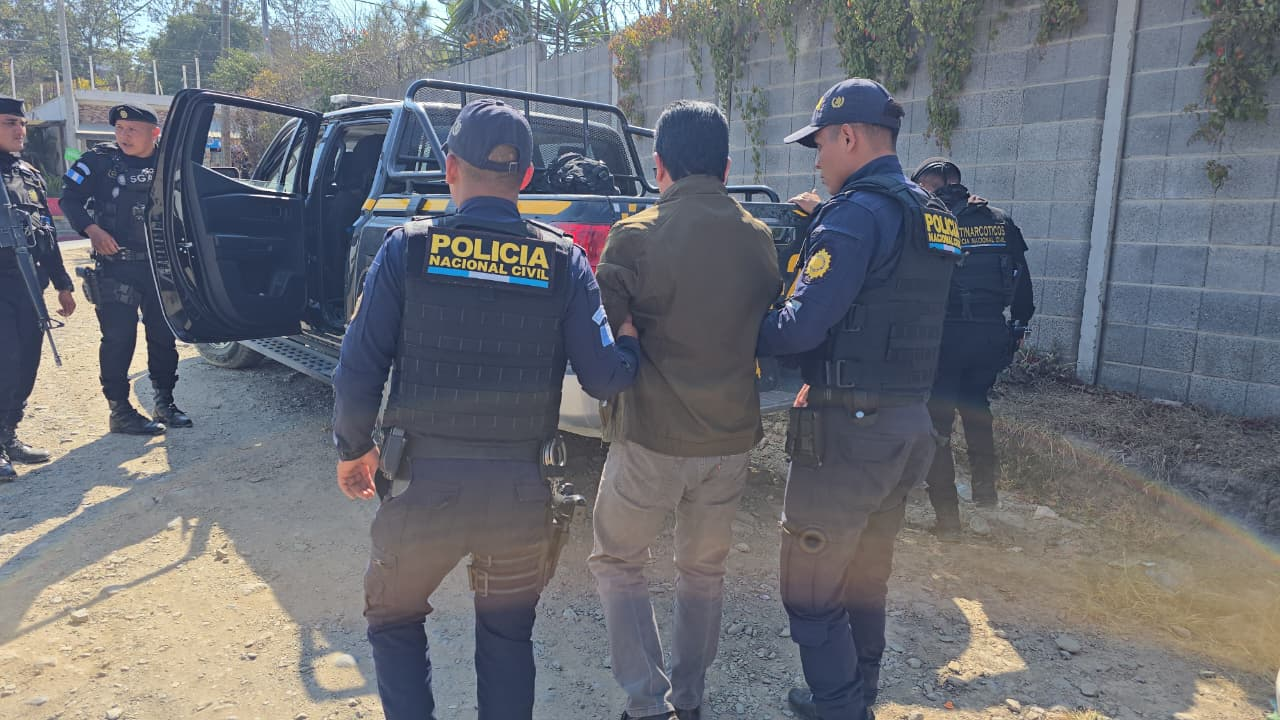 Policías desarticularon una red de coyotes en Huehuetenango.