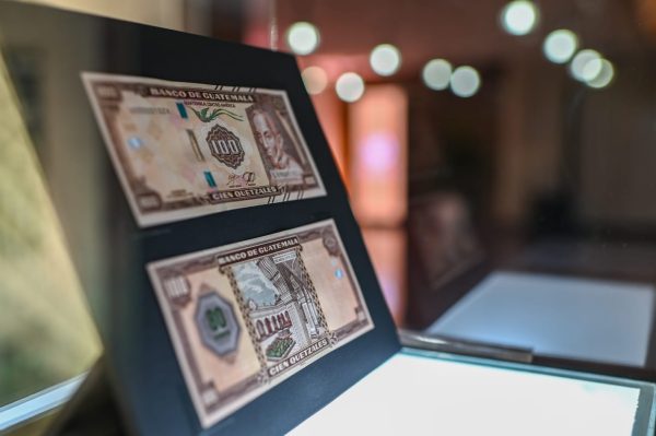 En la presentación, destacaron el diseño y la resistencia que tendrá este billete, el cual está elaborado con composición 100% de fibras de algodón