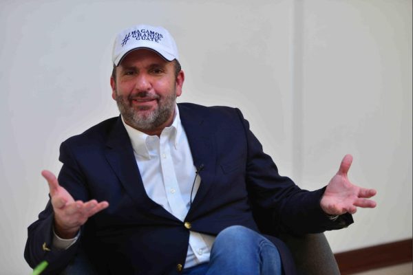 Roberto Arzú anticipa nueva etapa política con denuncia