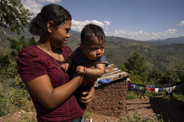 Guatemala vuelve a mirar con alarma los nacimientos de madres adolescentes