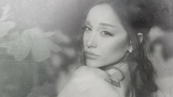 Ariana apuesta por un pop más íntimo en petal