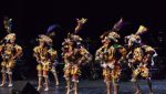 Artistas guatemaltecos interpretando piezas de música folklórica y tradicional durante la 33 Gala de la Canción Guatemalteca en la Gran Sala Efraín Recinos.