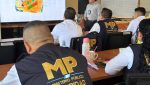 Personal del Ministerio Público e inspectores de AVSEC operando sistemas de escáner de Rayos X en el Aeropuerto La Aurora.