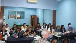 Personal médico y de enfermería de la capital asistiendo a una jornada de capacitación técnica sobre pruebas de tamizaje y detección de cáncer de cérvix.