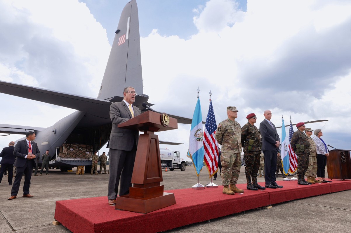 Tras 47 años de restricción militar, Guatemala recibe cargamento de armas de Estados Unidos