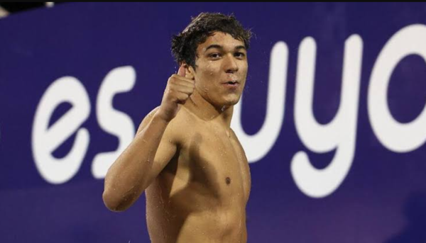 Roberto Bonilla con la medalla de oro y el premio a Mejor Atleta masculino de los Panam Sports Awards 2025