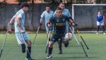 Atletas con amputación disputando un partido durante el cuadrangular de fútbol 7 adaptado en los Campos del Roosevelt.