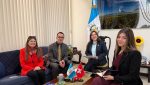 La directora general de Relaciones Internacionales Bilaterales del MINEX junto al embajador designado de la Confederación Suiza, Lukas Rosenkranz.