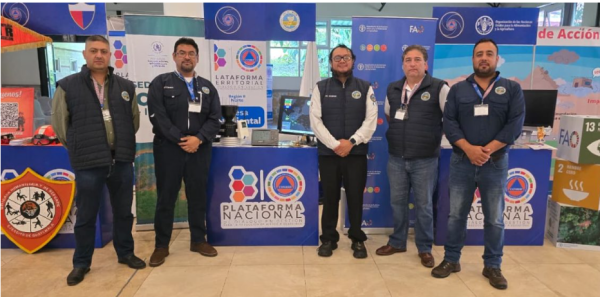 El subdirector del INSIVUMEH, Ing. Mario Mejía, y equipo técnico durante las mesas de trabajo en la Plataforma Nacional de Diálogo en Alta Verapaz.