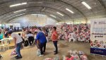 Familias de Petén recibiendo raciones gratuitas de alimentos entregadas por personal del VISAN del Ministerio de Agricultura.