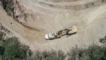Maquinaria pesada ejecutando trabajos de pavimentación y conformación sobre la ruta Chitomax – Pacaní – Cubulco en Baja Verapaz.