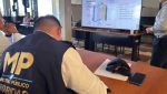 Personal del Ministerio Público asistiendo a un taller de capacitación técnica impartido por especialistas de la Dirección General de Aeronáutica Civil.
