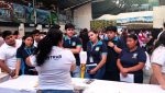 Jóvenes participando en los talleres de orientación laboral impartidos por especialistas del Ministerio de Trabajo y Previsión Social.