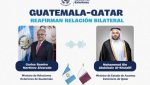 Autoridades de la Cancillería guatemalteca y representantes del Estado de Qatar durante la reunión para reafirmar la relación bilateral.