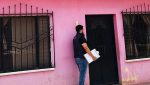 Personal de la Uncosu supervisando las instalaciones y la señal de televisión por cable en un municipio de Jutiapa.
