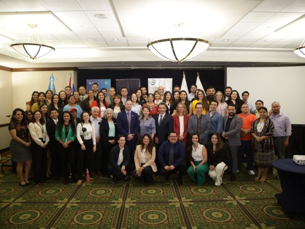 Lanzamiento de la NPAP Guatemala con autoridades del MARN, UICN y Foro Económico Mundial