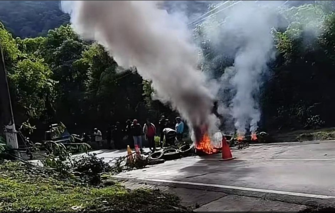 Vecinos bloquearon los ingresos a Villa Canales debido al aumento del pasaje