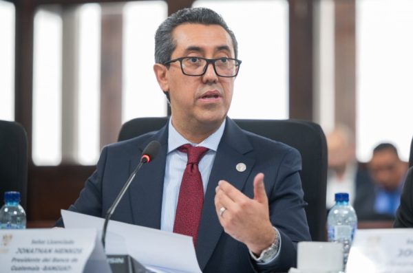 CC anula la designación de Jonathan Menkos al frente del Banguat tras resolución de amparos