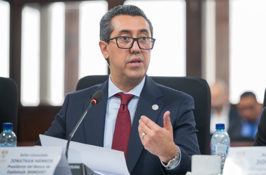CC anula la designación de Jonathan Menkos al frente del Banguat tras resolución de amparos