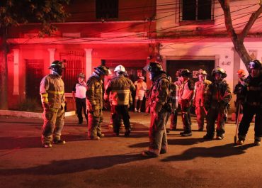 Hombre atrapado en incendio de un centro de rehabilitación de zona 1 es rescatado